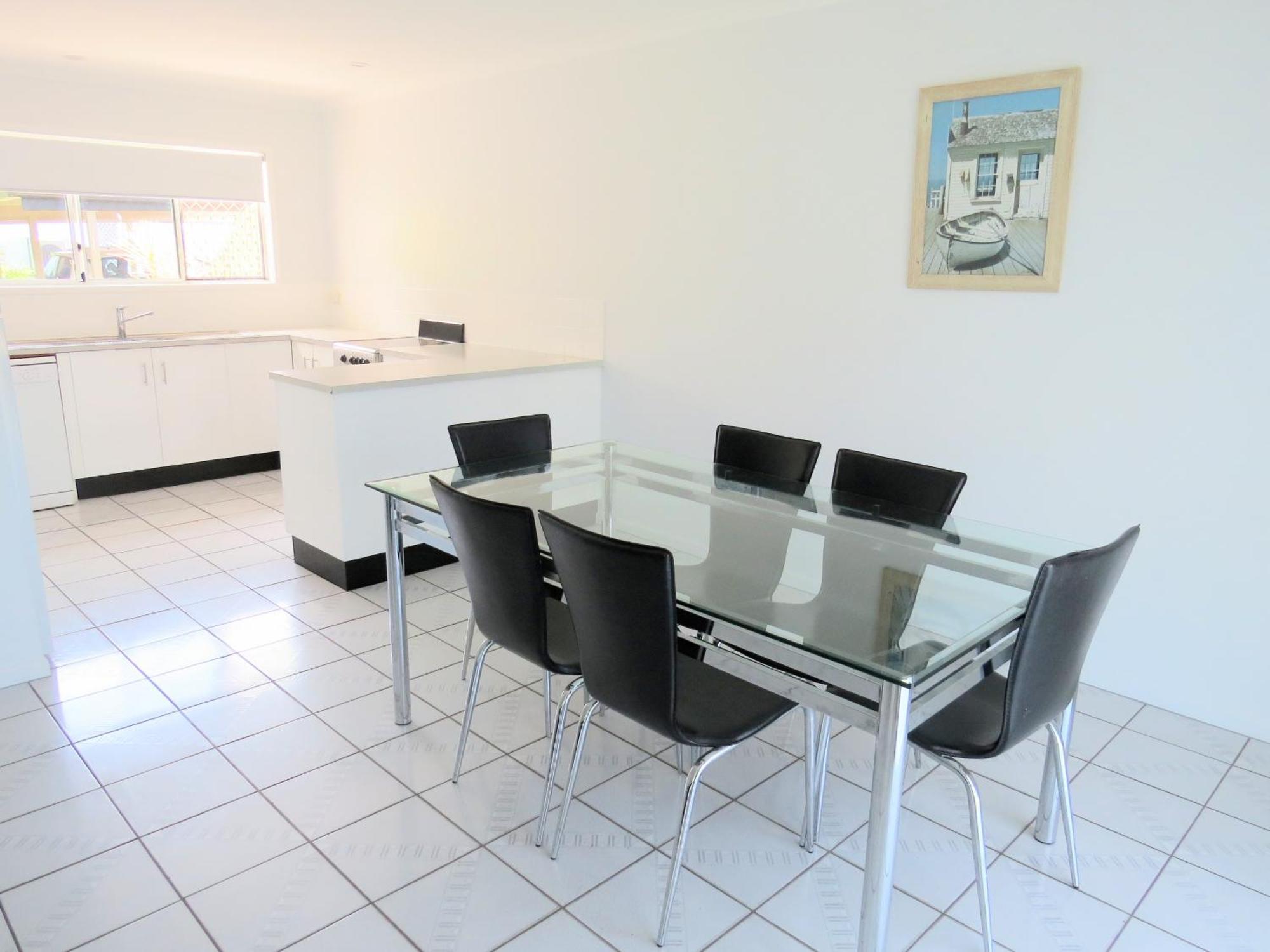 The Shores Holiday Apartments Mackay Bilik gambar